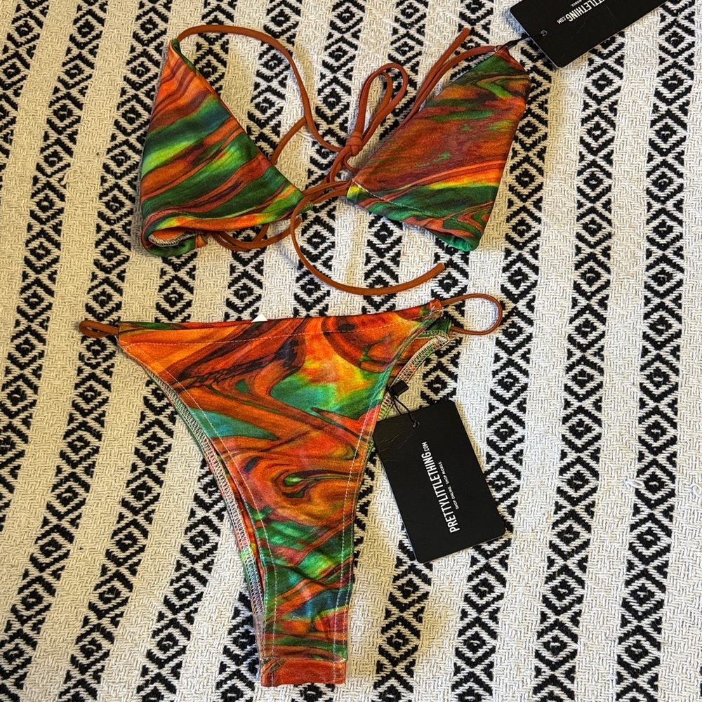 PrettyLittleThing Multicolor Swirl Bikini
